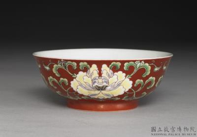 图片[2]-Bowl with floral decoration in red ground of yangcai painted enamels, Qing dynasty, Yongzheng reign 1723-1735-China Archive